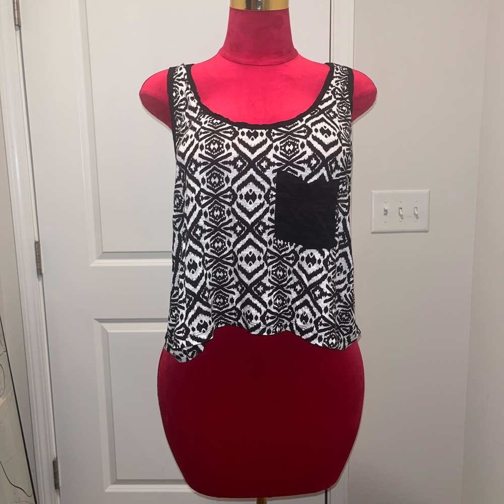 Xhilaration Black & White Geometric Pocket Tank - Women